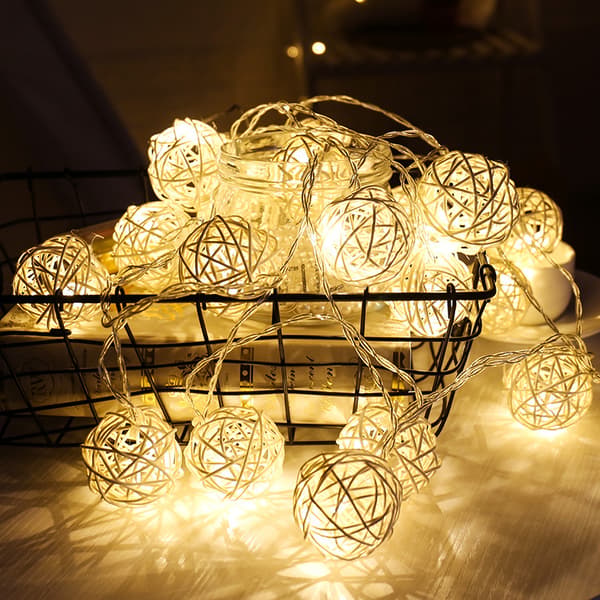 Battery-powered LED light strings with 2m 20 warm white woven rattan balls (always on with two batteries)
