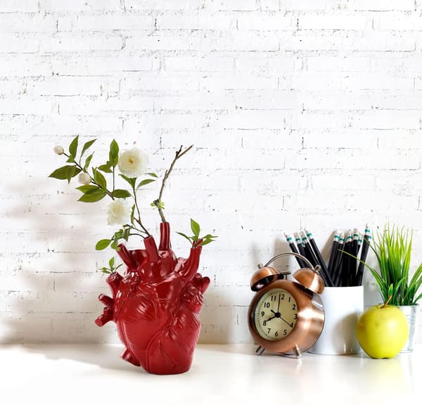 16cm Creative Heart-shaped Resin Vase for Desk, Table, Shelf