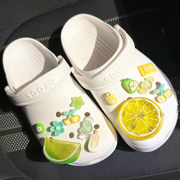 13 st gröna, orange och citronfärgade grottdekorationer för Croc-berlocker