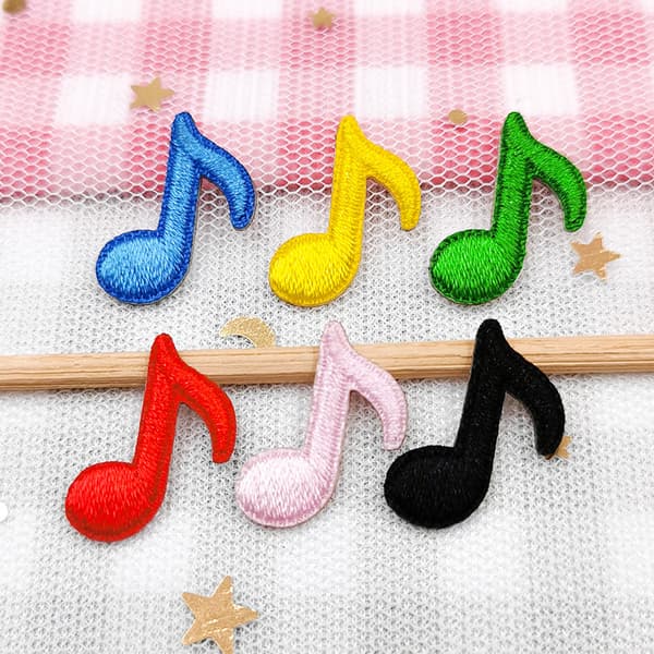 Sæt med 12 yndige broderede små musikalske noder stofmærke
