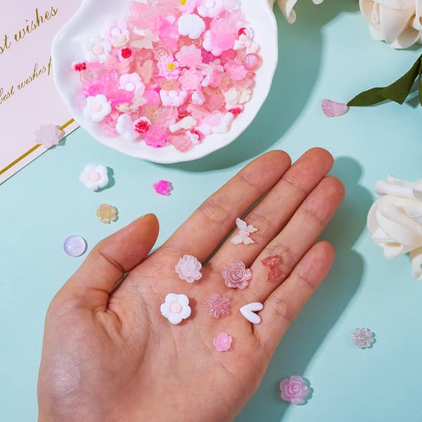 30g Selvlysende Harpiks Slim Charms Tilfældigt Blandede Lysende Blomster Cabochons 3D Søde Blomster Flatback Perler til Neglekunst Håndværk Scrapbog Pink