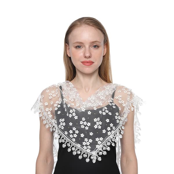 Braided small flower triangular shawl compatible with wedding and festive use in white color with lace details