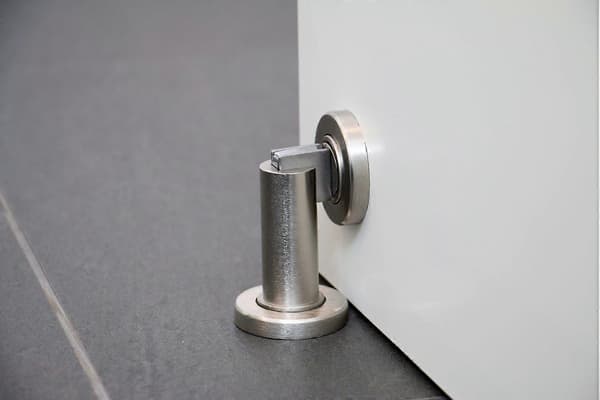 Magnetisk Dørstopper - Rustfrit Stål Look Dørholder inkl. Fastgørelsesmateriale - Magnetisk Dørstopper Gulv- og Vægmonteret