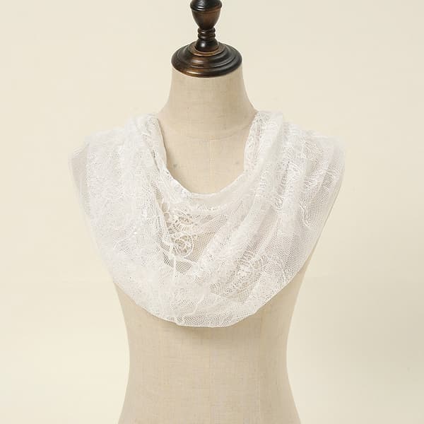 Round pointed veil in mixed material white with breathable design and single layer edge compatible with wedding dresses