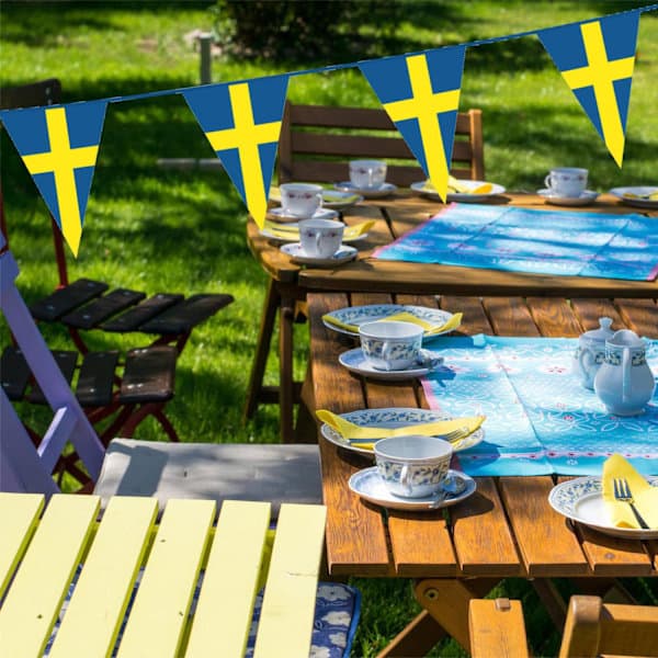 Vimpelguirlande 10m - Gule & Blå Svenske Flag til Nationaldag, Studenterfest, Eksamen & Midsommerfestdekorationer - Guirlander & Vimpler - Studenterfest