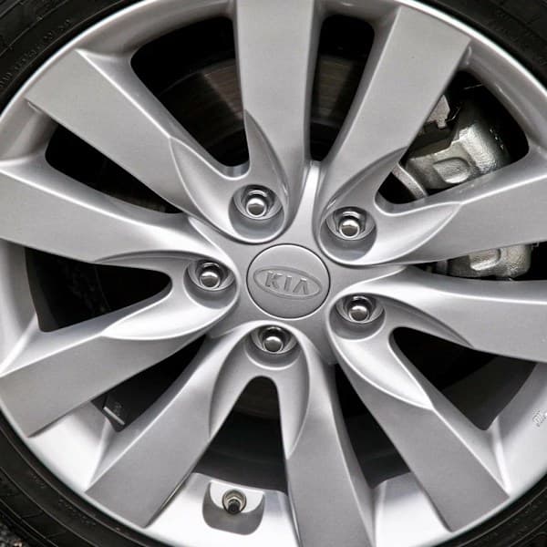 4 kpl - Kia pölykapselit / pyörännavan merkit - Auton hopea 58mm