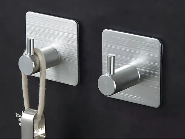 Itsekiinnittyvät metallikoukut 4 kpl hopea Silver