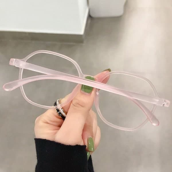 Shiseido Eyelash Curler - Curls and shapes lashes for perfect, eye-framing lashes - gentle and safe - Includes replacement pad
