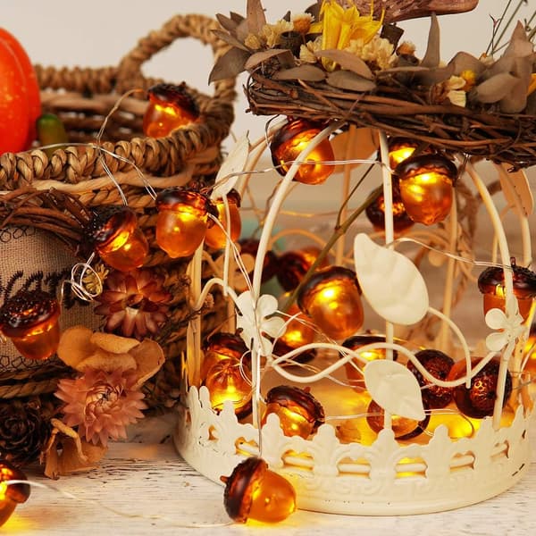 Battery-powered acorn string lights with remote control for fireplace and Christmas