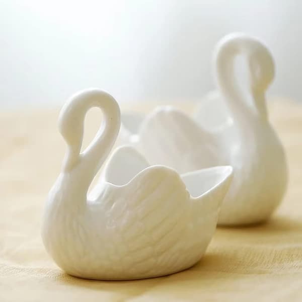 White Ceramic Swan Flower Pot, Succulent Flower Pot, Medium Temperature Porcelain, Can Be Used as a Candle Holder