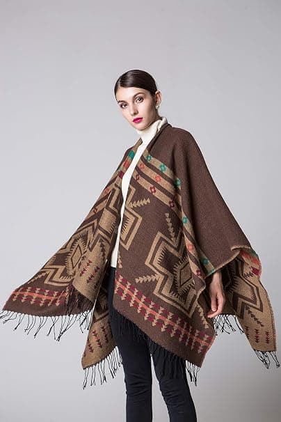 Kaffe kashmirponcho kukkakuviolla ja hapsureunoilla