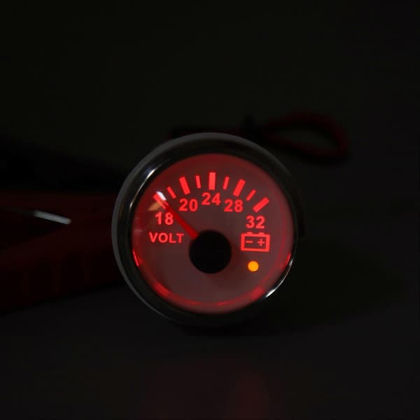 52 mm Voltmeter 18V?32V Hvid Urskive Sølvramme Universal Elektrisk Spændingsmåler til Autocamper Båd DC9?32V