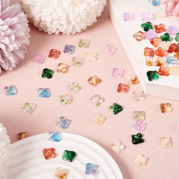 70 stk. sopplysende cabochons glitterpaljetter glød i mørket søte mini harpiks dekorative 9x9,5 mm for kvinner neglekunstdekorasjonstilbehør