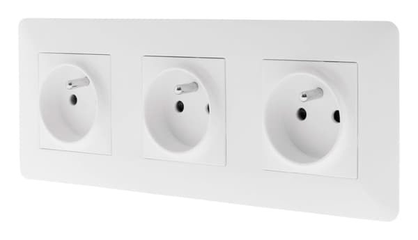 Hvit 16A trippelkontakt
