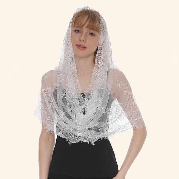 Round pointed veil in mixed material white with breathable design and single layer edge compatible with wedding dresses