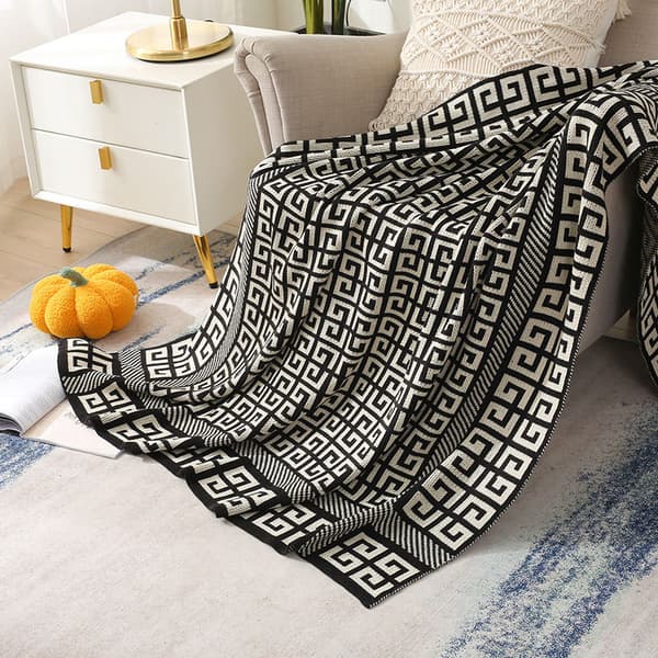 1 pc 125x180cm Knitted Blanket Black and White Plaid Soft Comfortable