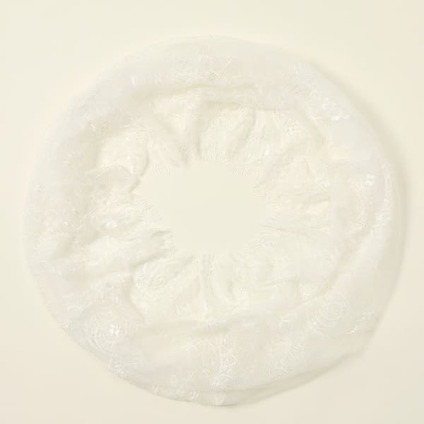 Round pointed veil in mixed material white with breathable design and single layer edge compatible with wedding dresses