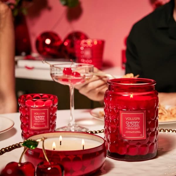 Voluspa 3-Wick Candle Decorative Tin Cherry Gloss 340g Rød Röd