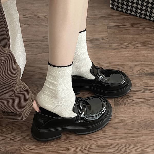 Dame 2 par strikkede teksturerede ankelstrømper med flæsekant og ensfarvet base
