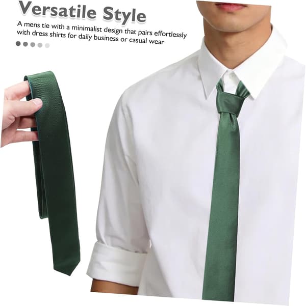 Polyester slips til mænd med god pasform og krølbestandige egenskaber, afslappet brug til julefester, minimalistisk design, moderne stil