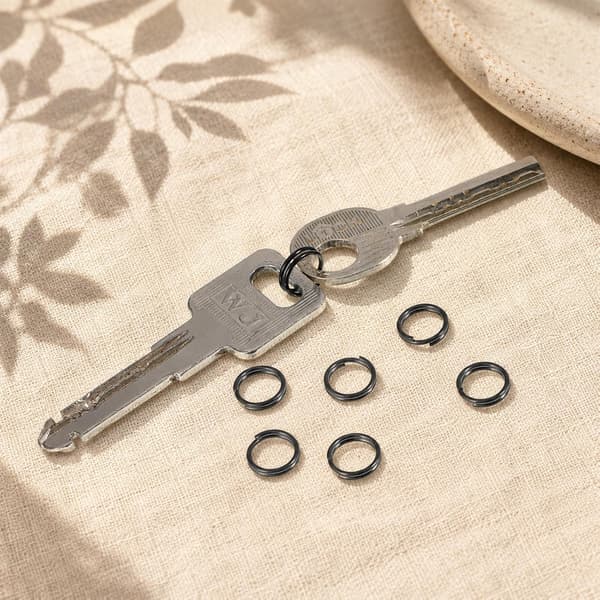 Nøglering i titanium 10 mm små sorte nøgleringe til halskæder, nøgler, smykker (15 stk.)