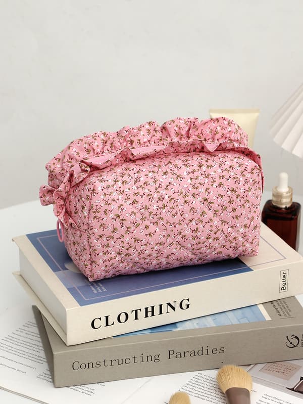 Cosmetic Bag with Lace and Bow, Quilted Pencil Case with Student Strap, Portable Toiletry Bag, Inner Pocket