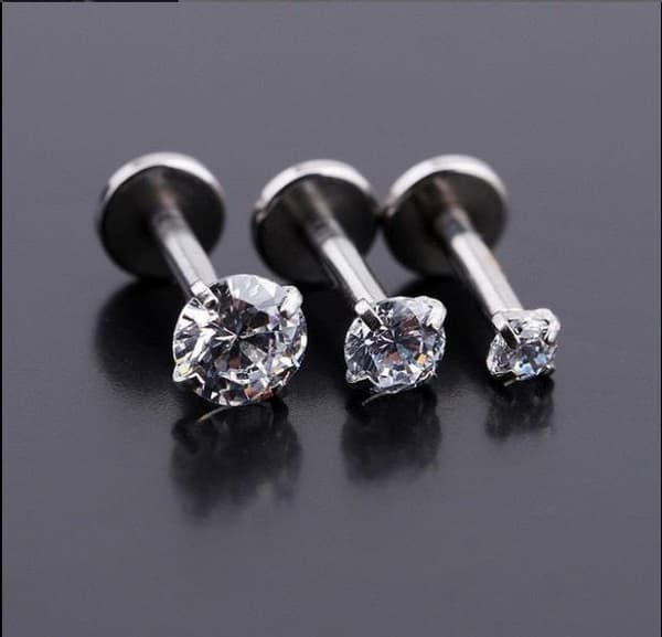 3 kpl Labret kivellä, Kirurginteräs nro 1, pituus: 6mm No 1, längd: 6mm