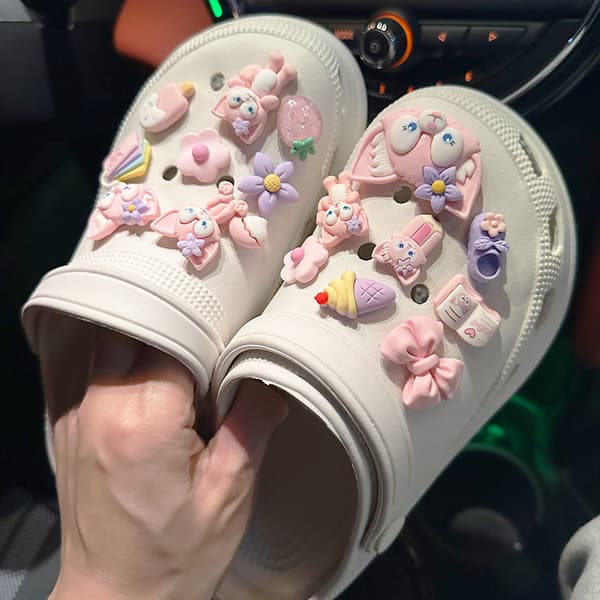 16 stk. blomsterrosa lingna skodele til Croc-charms til Tee