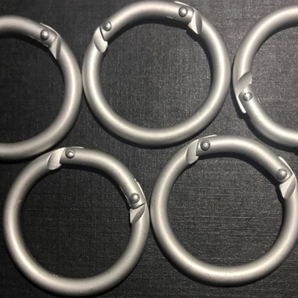 12 stk runde karabinkroker i aluminiumslegering, multifunksjonelle klatrespenner