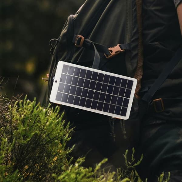 Bærbar polykrystallinsk solcellepanel 10W: Effektiv og bærekraftig energiløsning