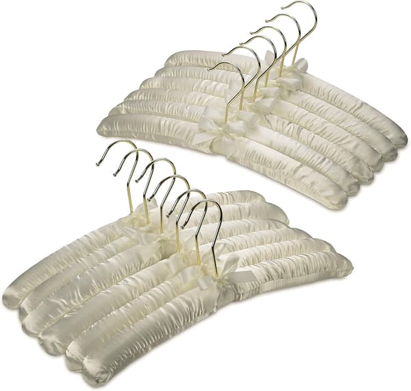 Beige set med 10 tygklädda galgar för damkläder - elfenben