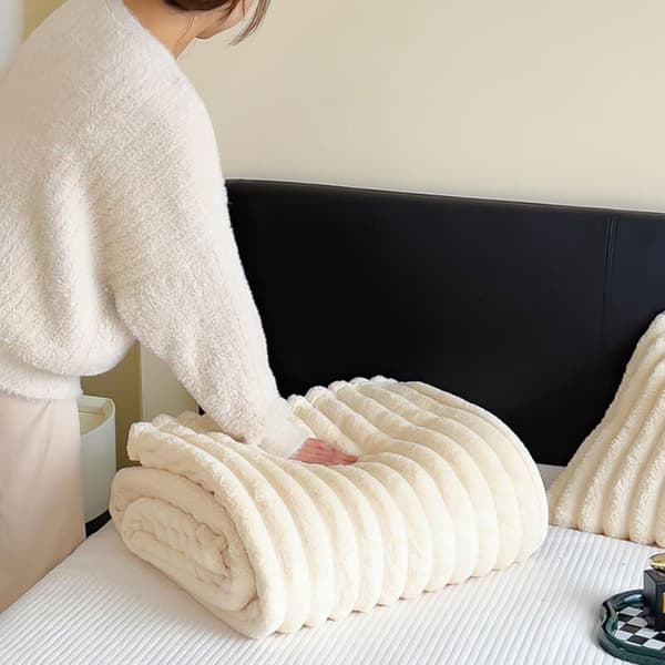 Soft Warm Blanket 150x200 cm - Soft Plush Blanket for Women (Beige)[JUN]