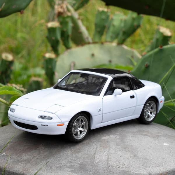 1/32 Mazda Miata MX-5 Legeringsmodelbil, Pull Back Legetøjsbil, Aftageligt Tag, Blinkende Lys, Legetøjsbil med Lyd og Stærke Lys