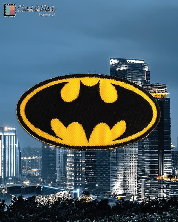 Mærke / strygemærke - Batman \"Logo\" - gul - 7,8 x 4,3 cm - Strygemærker