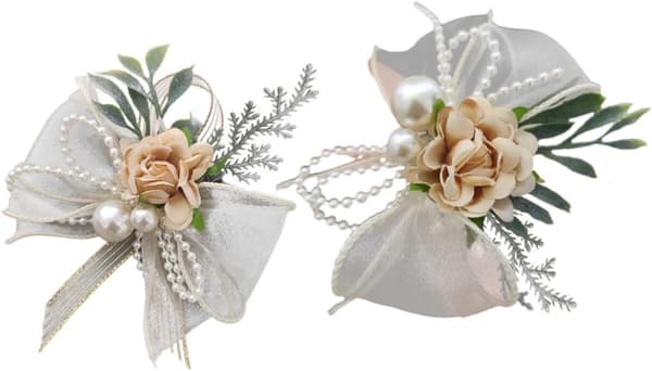 2 stk. brudepike perlearmbånd med hvit stoffblomstdekor, håndleddscorsage for bryllup og jubileer med landlig tema, stoffplast