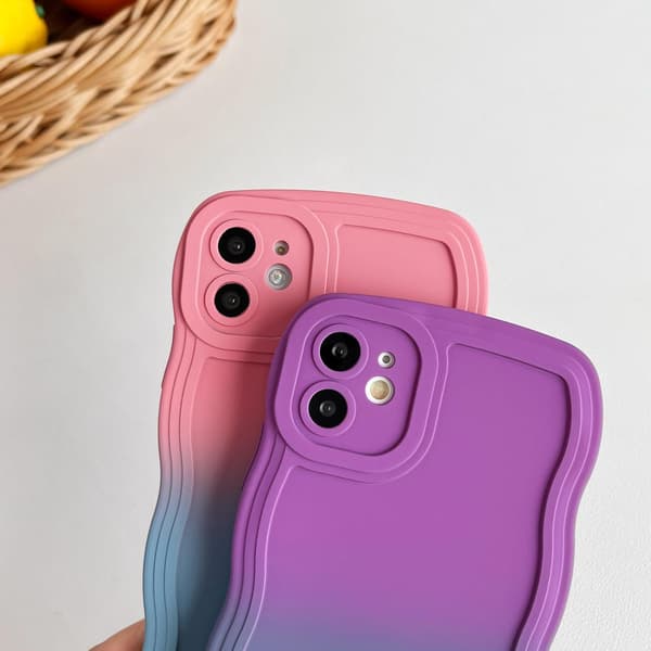Gradientfärgad solid mjukt TPU-fodral med vågig kantram för iPhone (Rosa och Blå, iPhone 11)