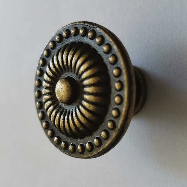 2 stk Dørknapper 29mm Utskjært Blomst Vintage Rundt Møbelhåndtak