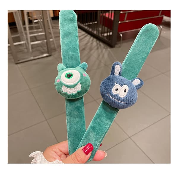 Tegneserie små monster plusj ringarmbånd for studenter