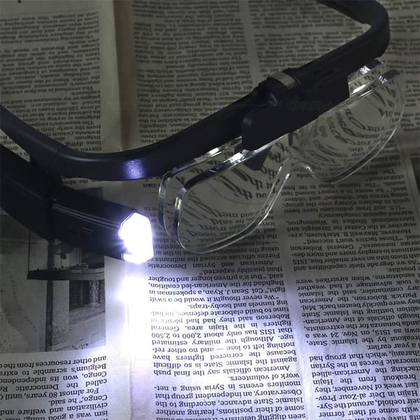 Suurennuslasi 2 LED-valolla ompeluun
