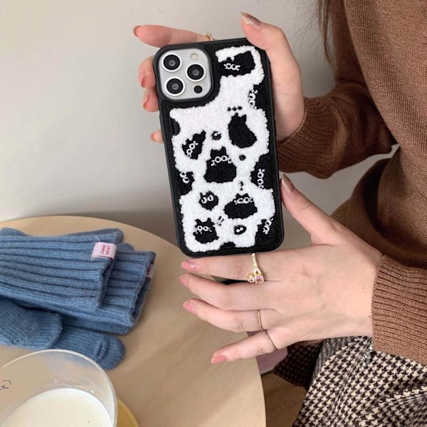 Mobilfodral för iPhone 14 Pro (ej Max), Söt Svart Katt Fuzzy Mjuk Matta Estetisk Fodral för iPhone 14 Pro Luddiga Mobilfodral för Flickor