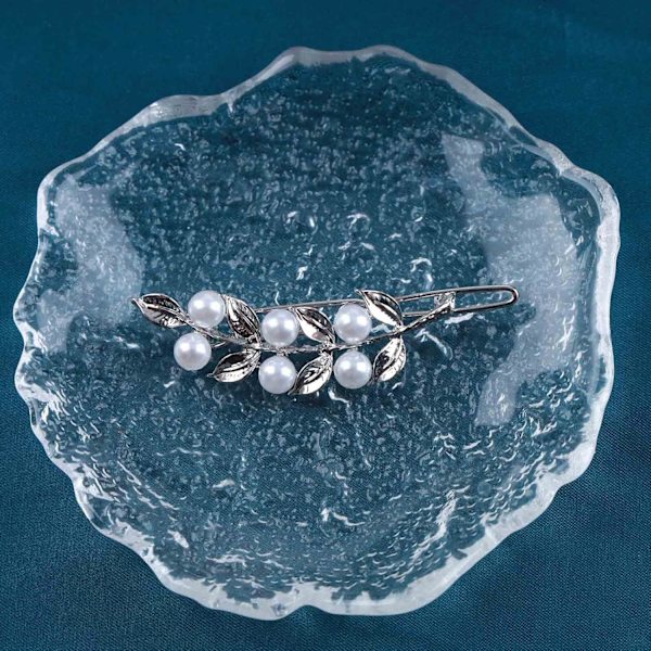 Bohemia Pearl Hair Clips er laget av kvalitetslegering og perle, møter dine daglige antrekkbehov. Sølvperlebladbøyle