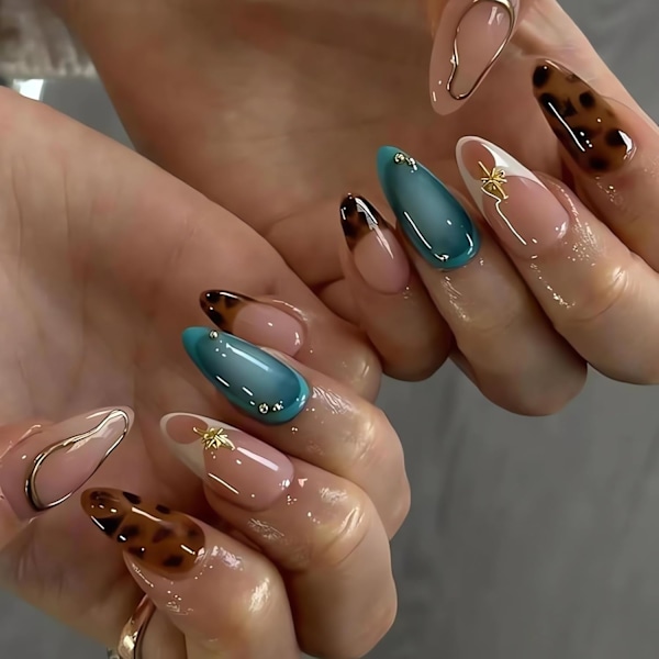 Mandel Press-on Naglar Medium Leopard Falska Naglar Höstfransk Spets Falska Naglar med Stjärndesign Guld Blå Konstgjorda Naglar Ädel 3D Fulltäckande Akryl G