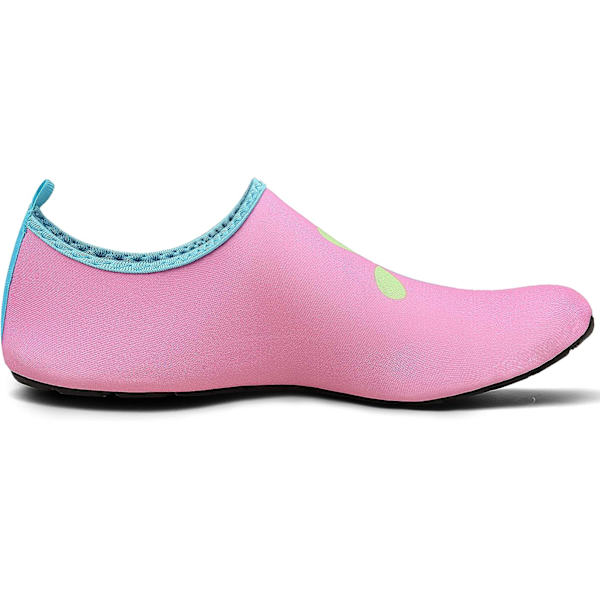 Et par rosa strandsko, dykkesko, barnesko for strandutforskning