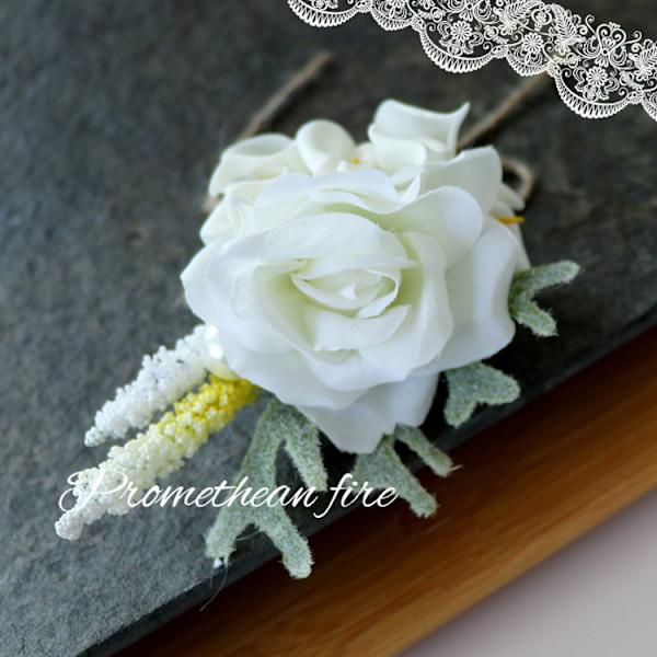 2 stk hvite små Calla Lily tre-corsager i vestlig stil