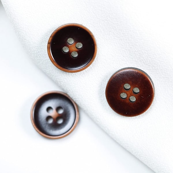 100 stk. Store 1,5 cm brune knapper for søm Rund harpiks brune knapper for håndverk 4 hull Flatback kappe knapper for skjorte genser DIY og klær Brun
