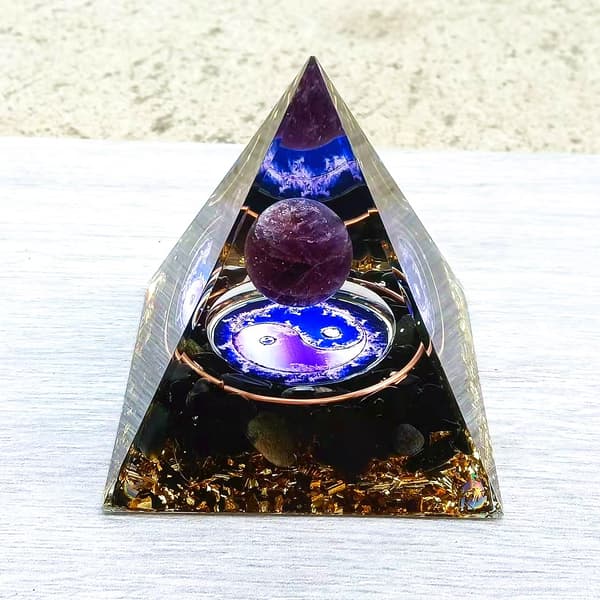 6cm Krystallpyramide Krystall Chakra Meditasjon Ametyst Reiki Pyra