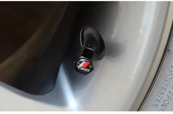 TRD Logo Ventilkapsel med nøglering (Sølv, One Size)