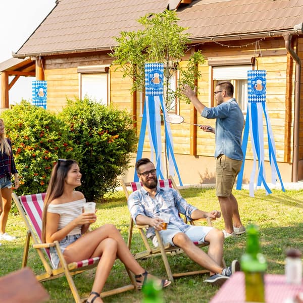 Set med 2 Oktoberfestdekorationer, 40-tums bayersk flagga i vindstrutsform