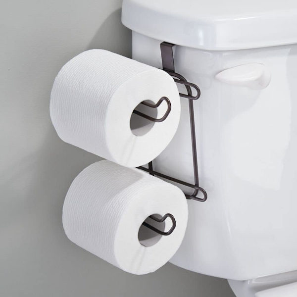 Toalettpapirholder i stål som henger over tanken