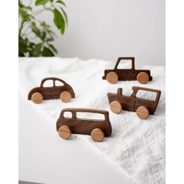 4-pack väggmonterade klädhängare – Valnötformade klädhängare i bilform för barnrum, plantskola, entré – Träklädhängare för